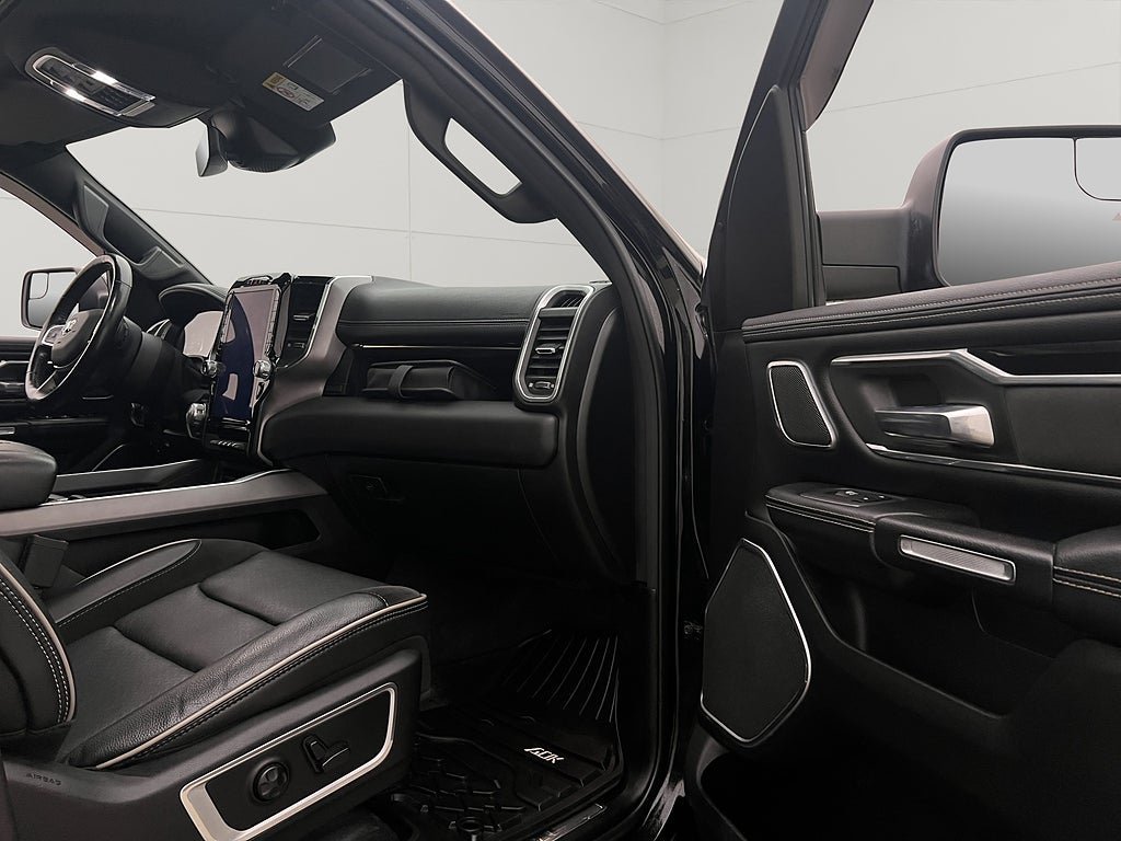 Vehicle Image 38