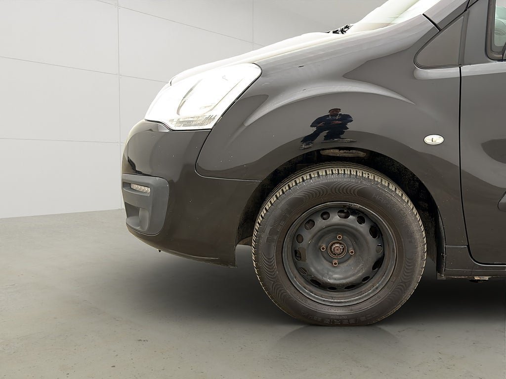 Vehicle Image 28