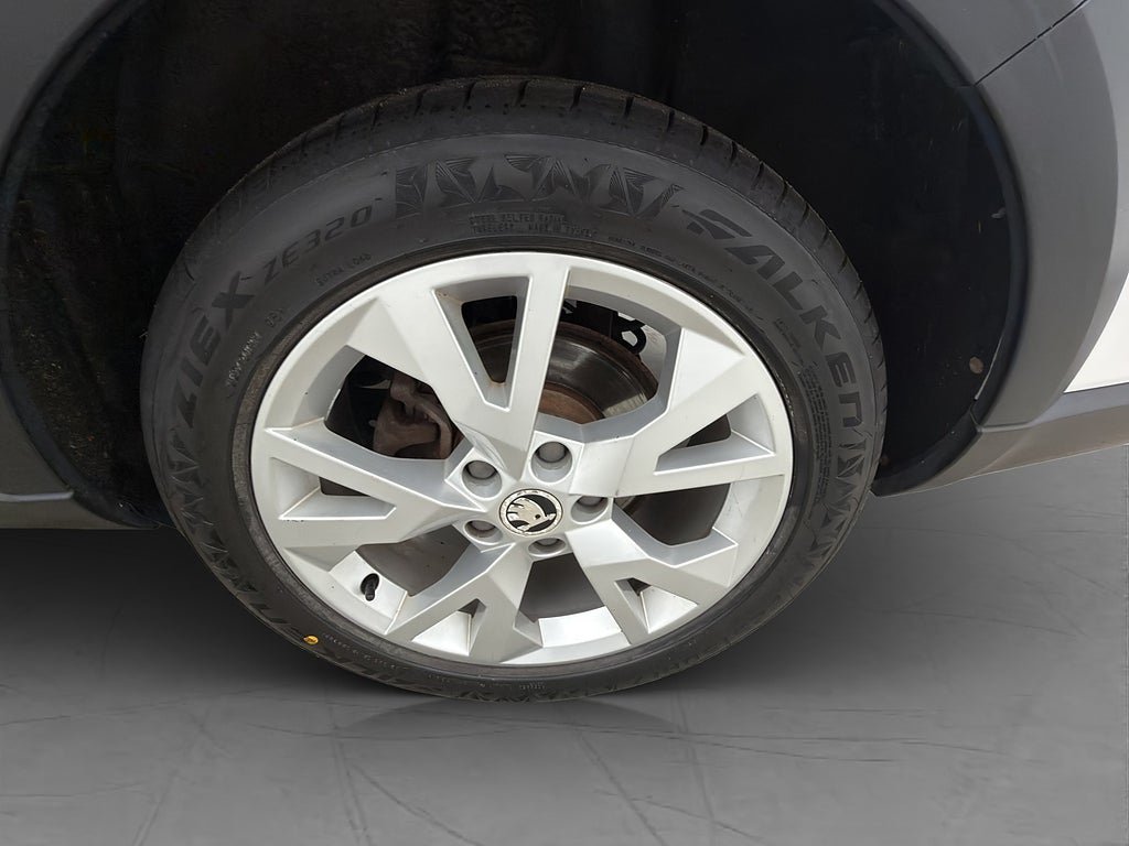 Vehicle Image 30