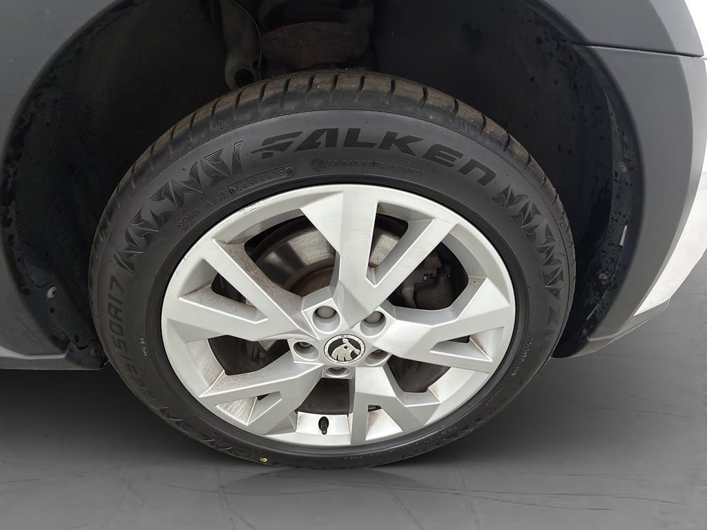 Vehicle Image 32