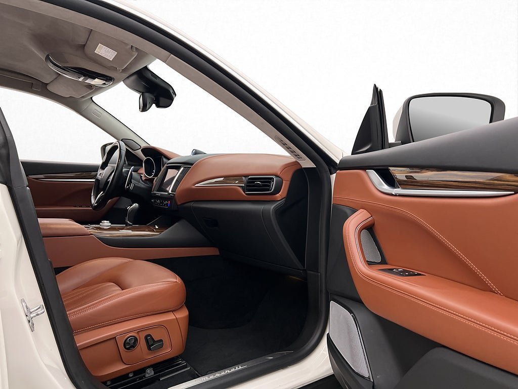 Vehicle Image 30