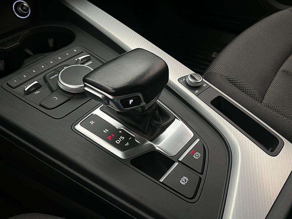 Vehicle Image 25