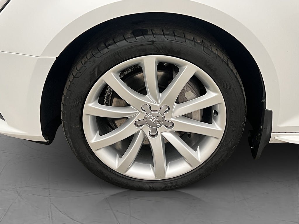 Vehicle Image 30