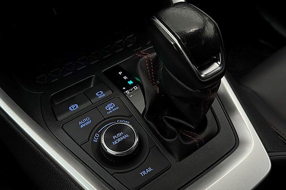 Vehicle Image 25