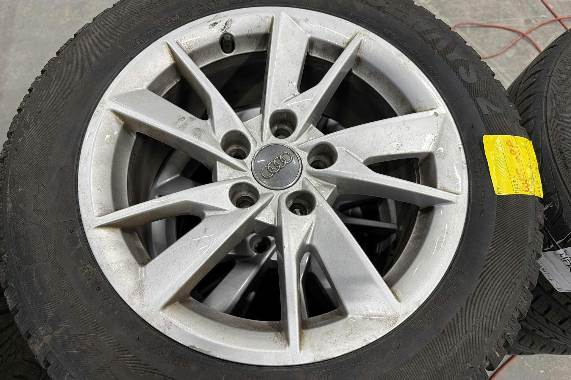 Vehicle Image 13