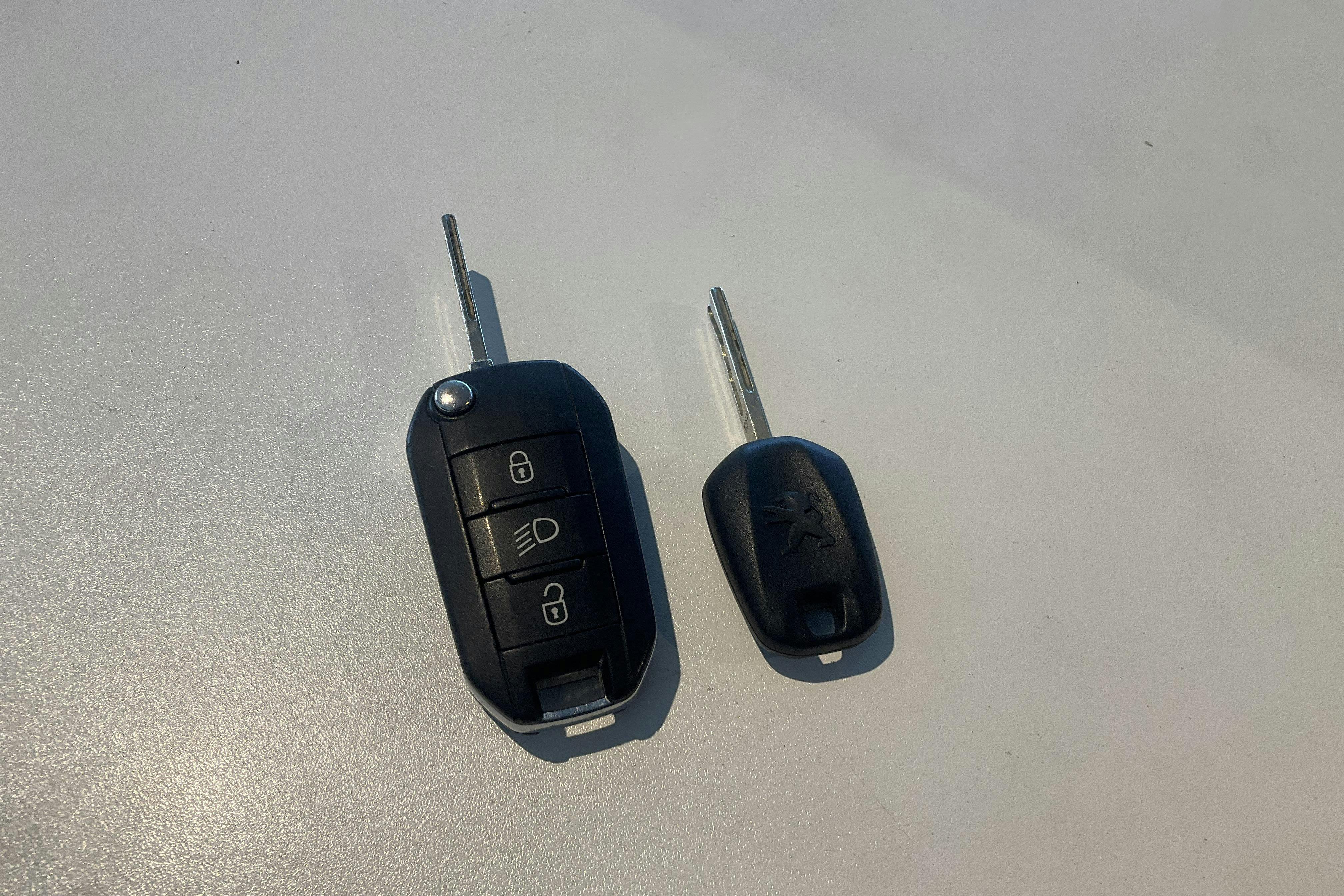 Vehicle Image 16