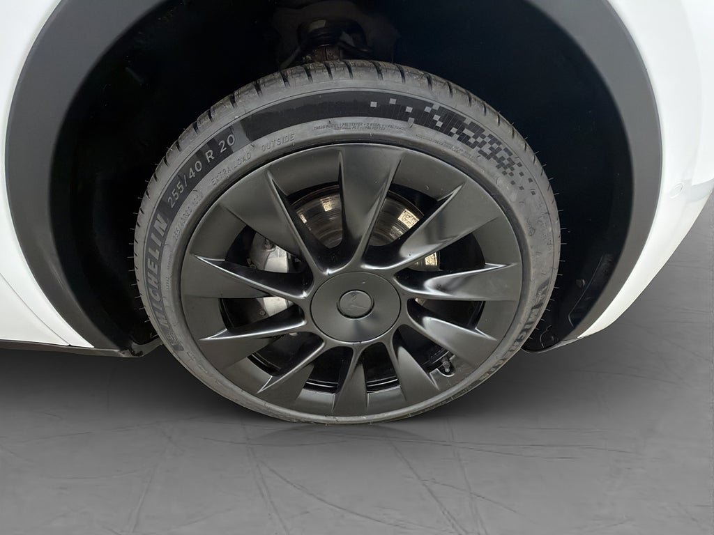 Vehicle Image 32