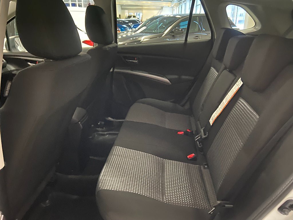 Vehicle Image 9