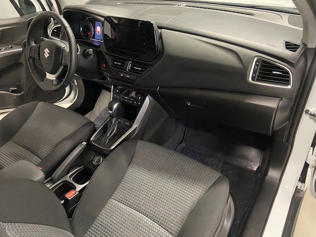 Vehicle Image 13