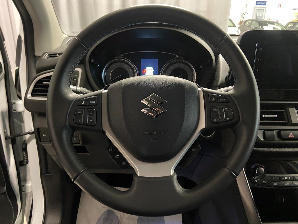 Vehicle Image 14