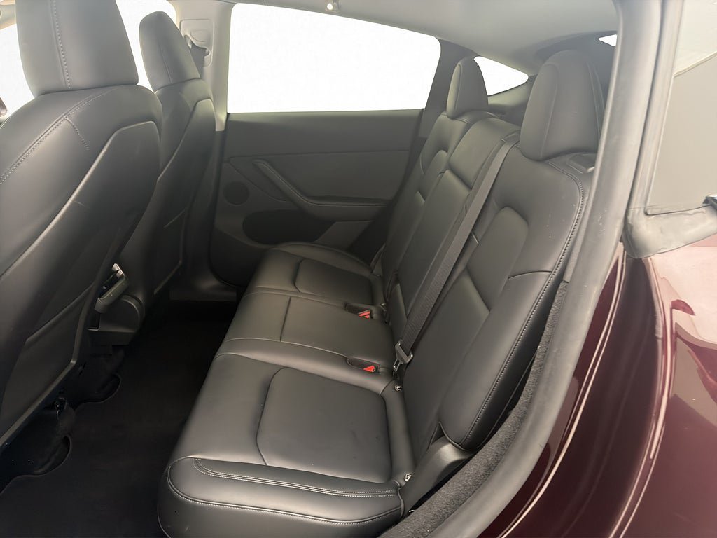 Vehicle Image 25