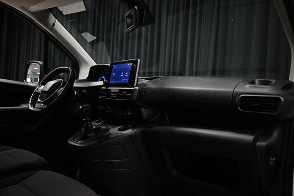 Vehicle Image 28