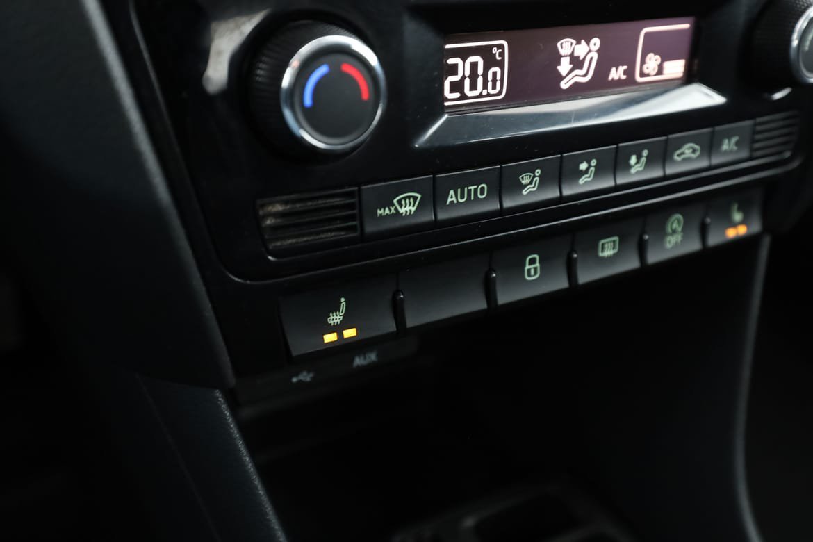 Vehicle Image 25