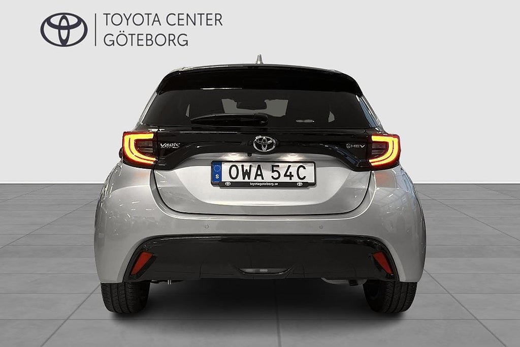 Vehicle Image 6