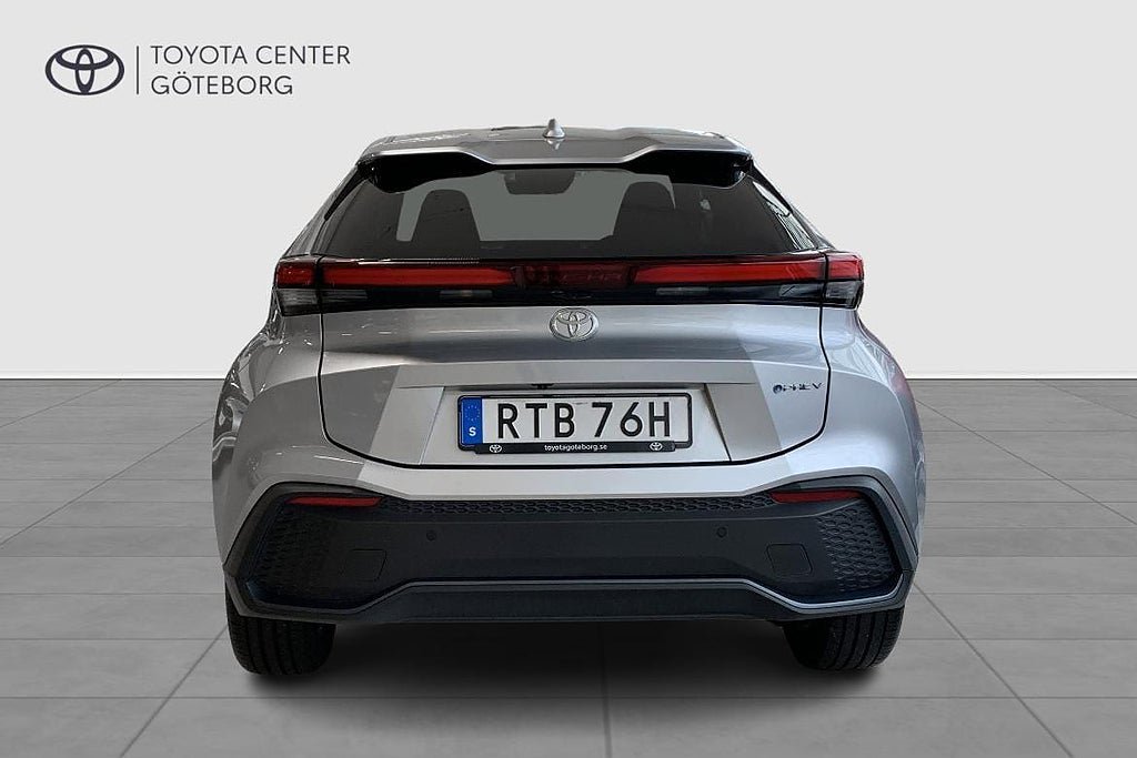 Vehicle Image 6