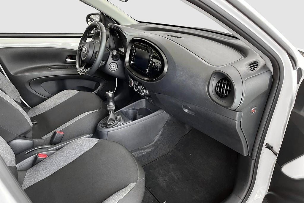 Vehicle Image 9