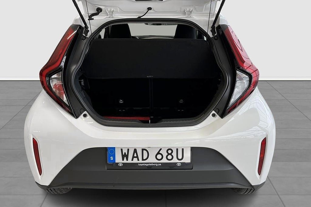 Vehicle Image 13
