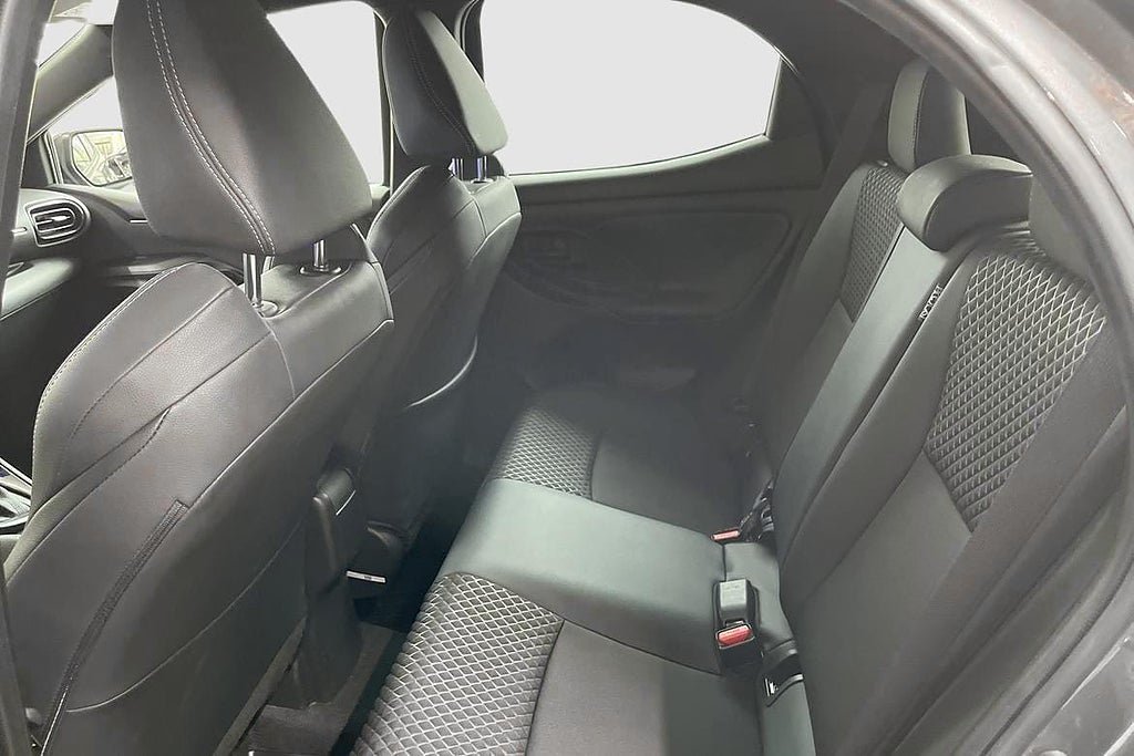Vehicle Image 9