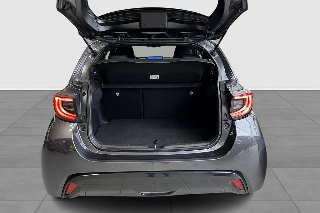Vehicle Image 12