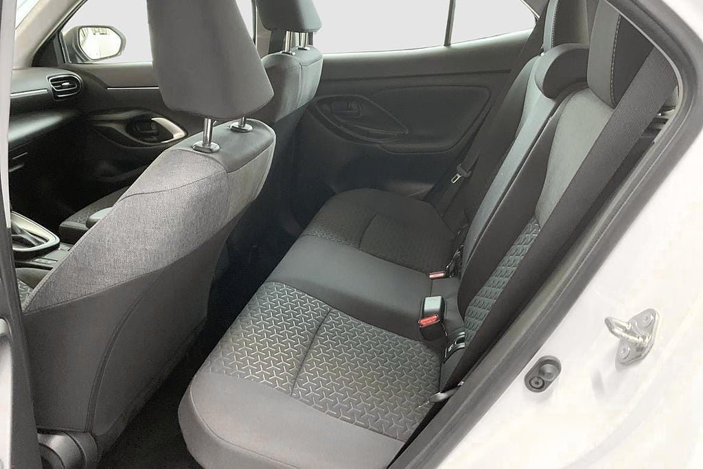 Vehicle Image 8