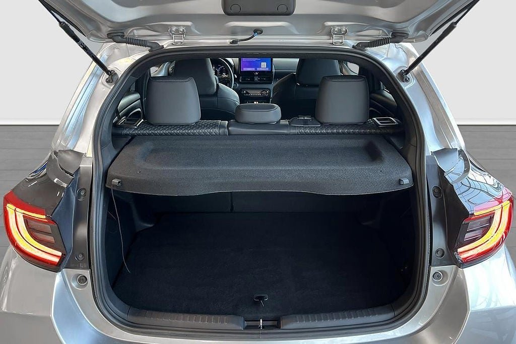Vehicle Image 12