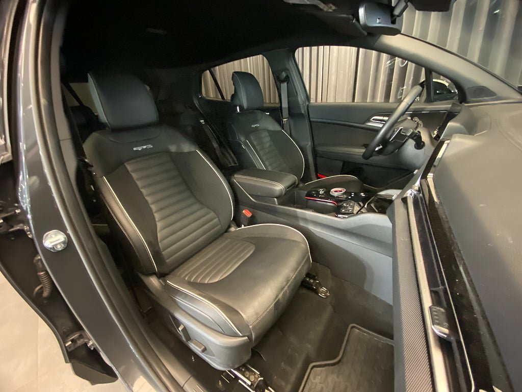 Vehicle Image 8