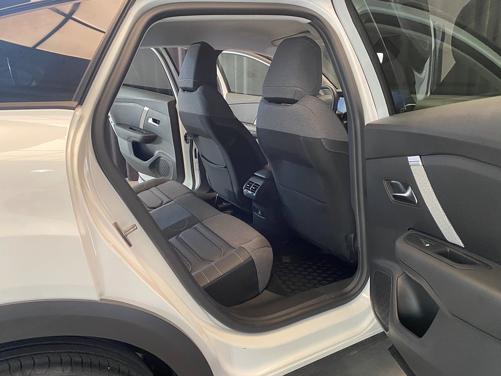 Vehicle Image 48