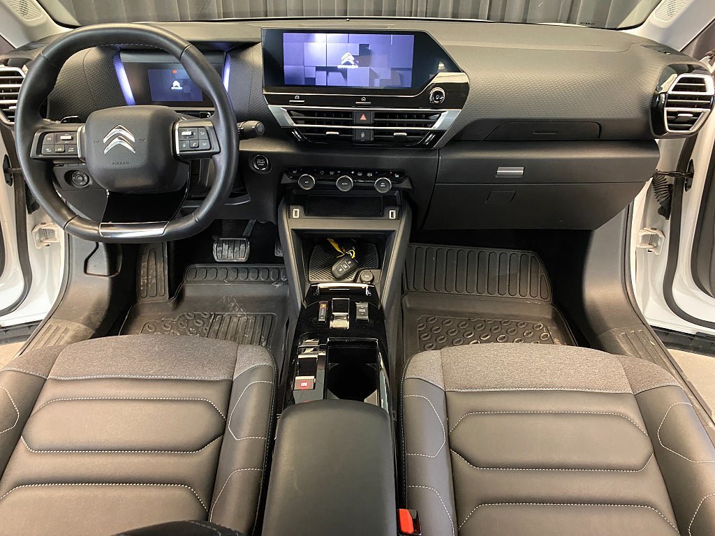 Vehicle Image 52