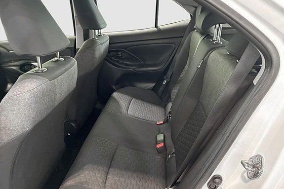 Vehicle Image 9