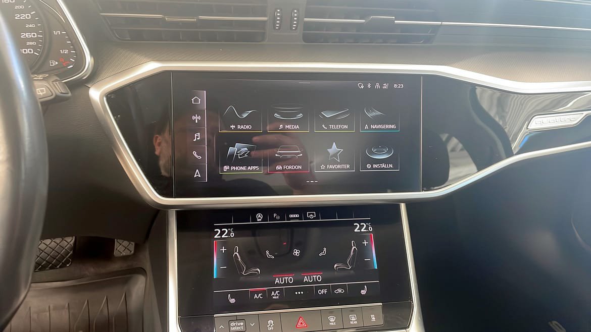 Vehicle Image 9