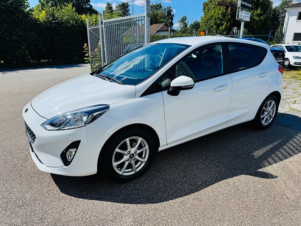 Vehicle Image 9