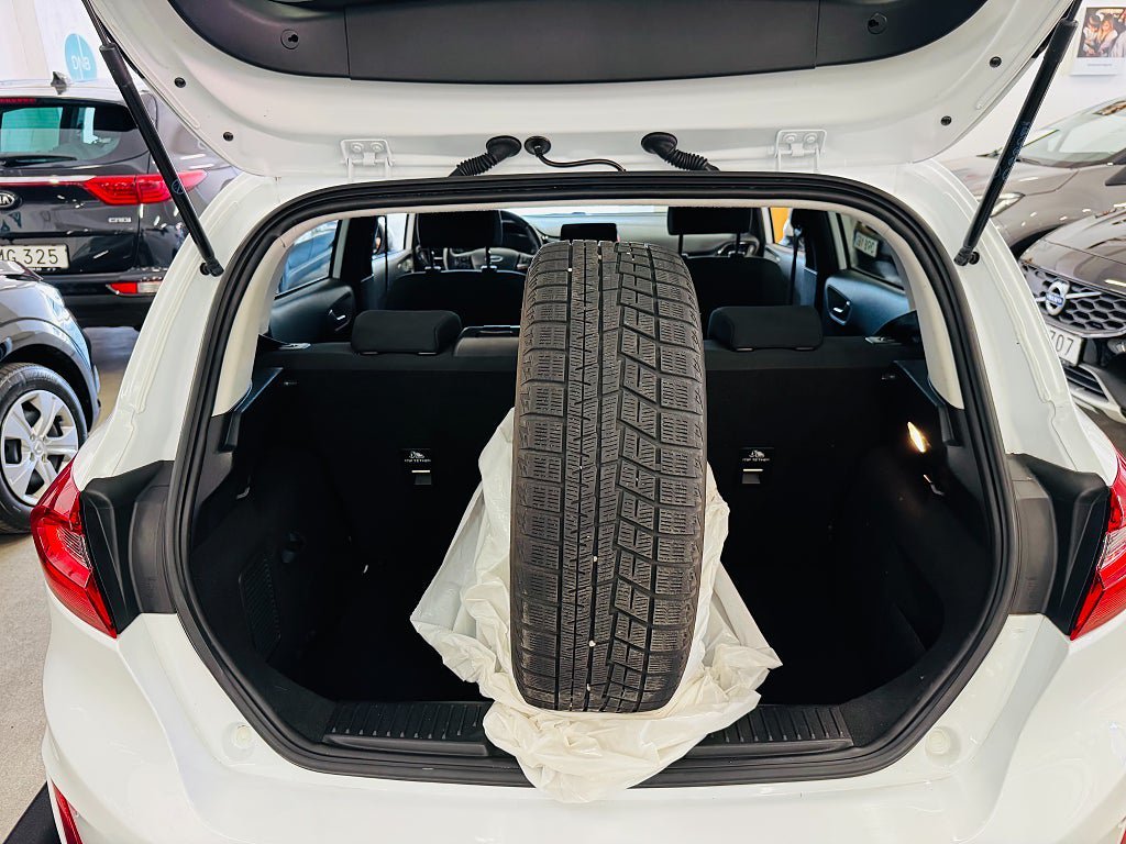 Vehicle Image 12