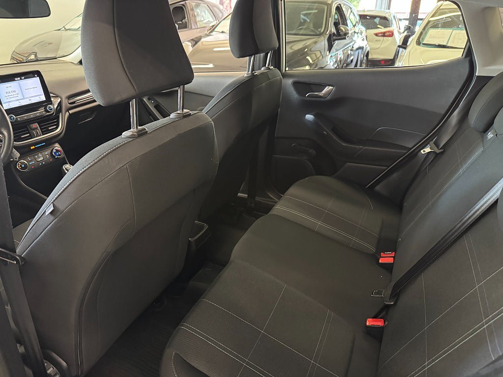 Vehicle Image 19