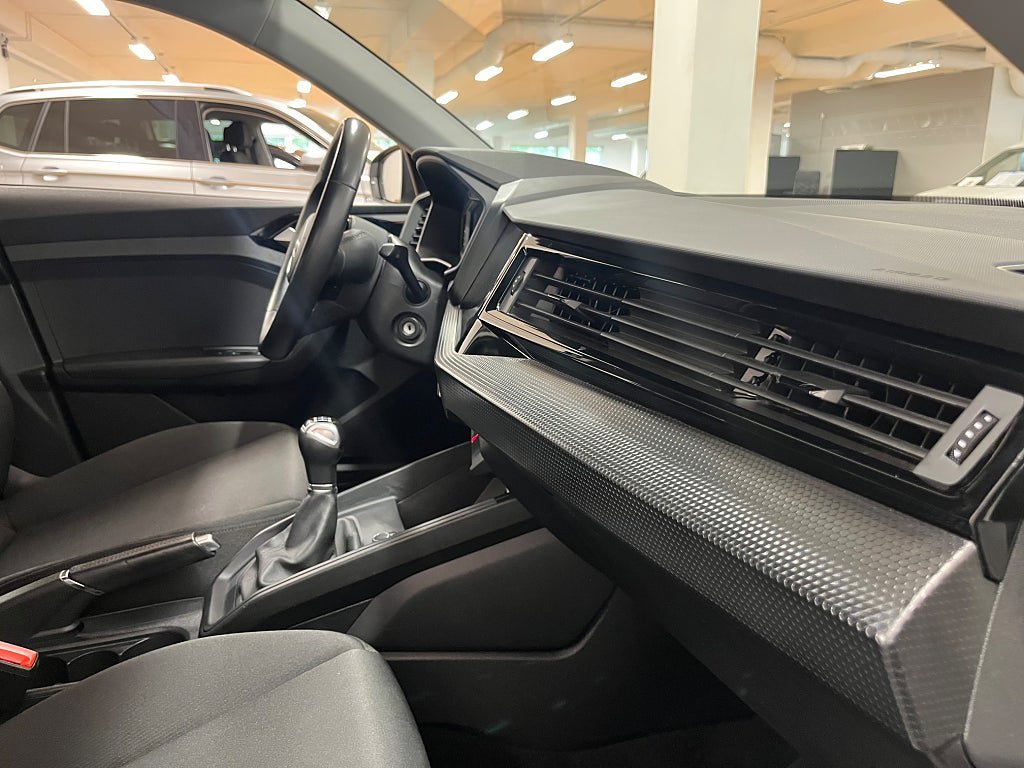 Vehicle Image 21