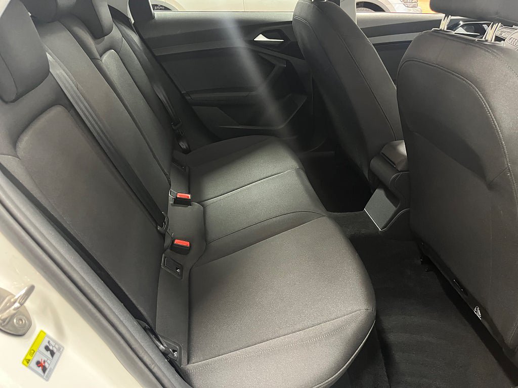 Vehicle Image 23