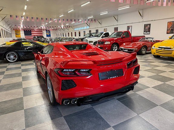 Vehicle Image 9