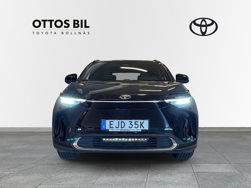 Vehicle Image 8