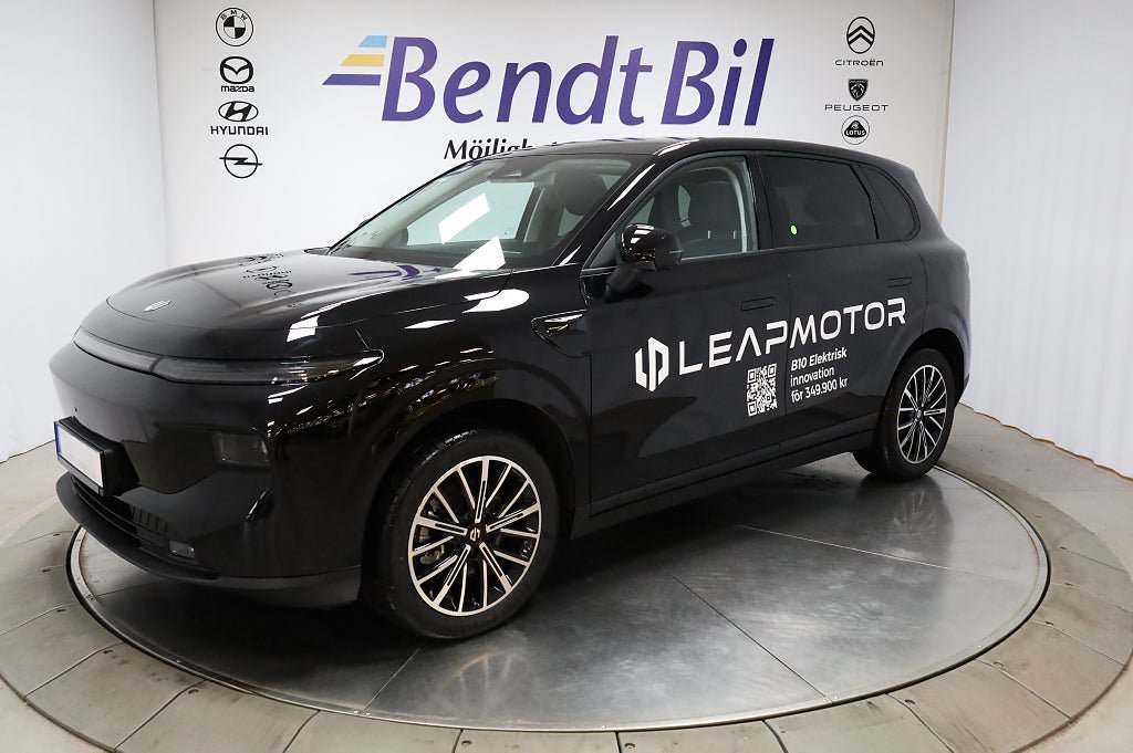 Vehicle Image 4