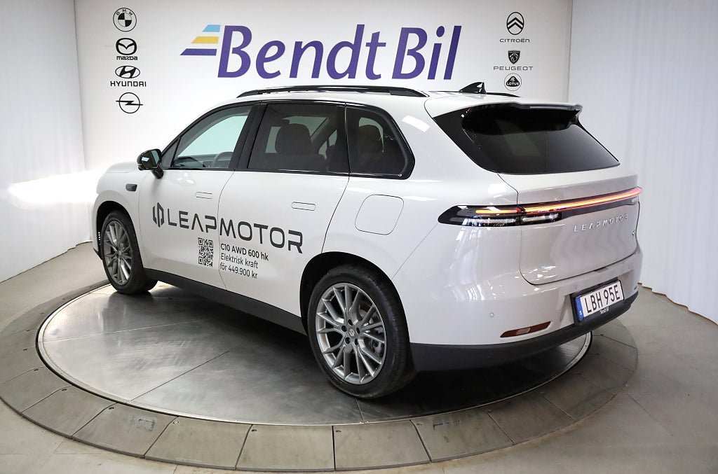 Vehicle Image 8