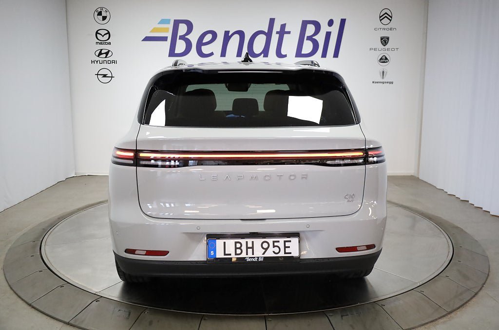 Vehicle Image 9