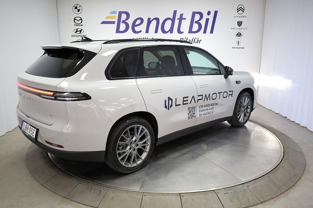 Vehicle Image 16