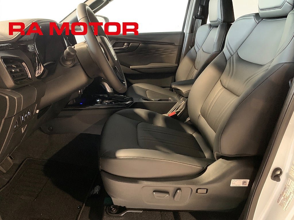 Vehicle Image 16