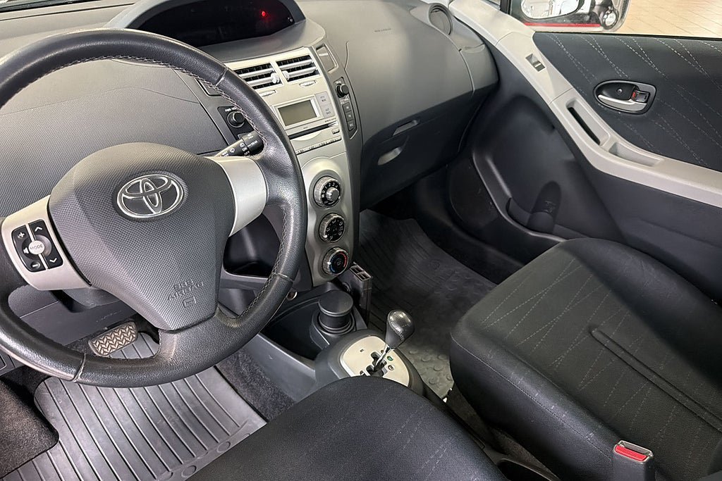 Vehicle Image 10