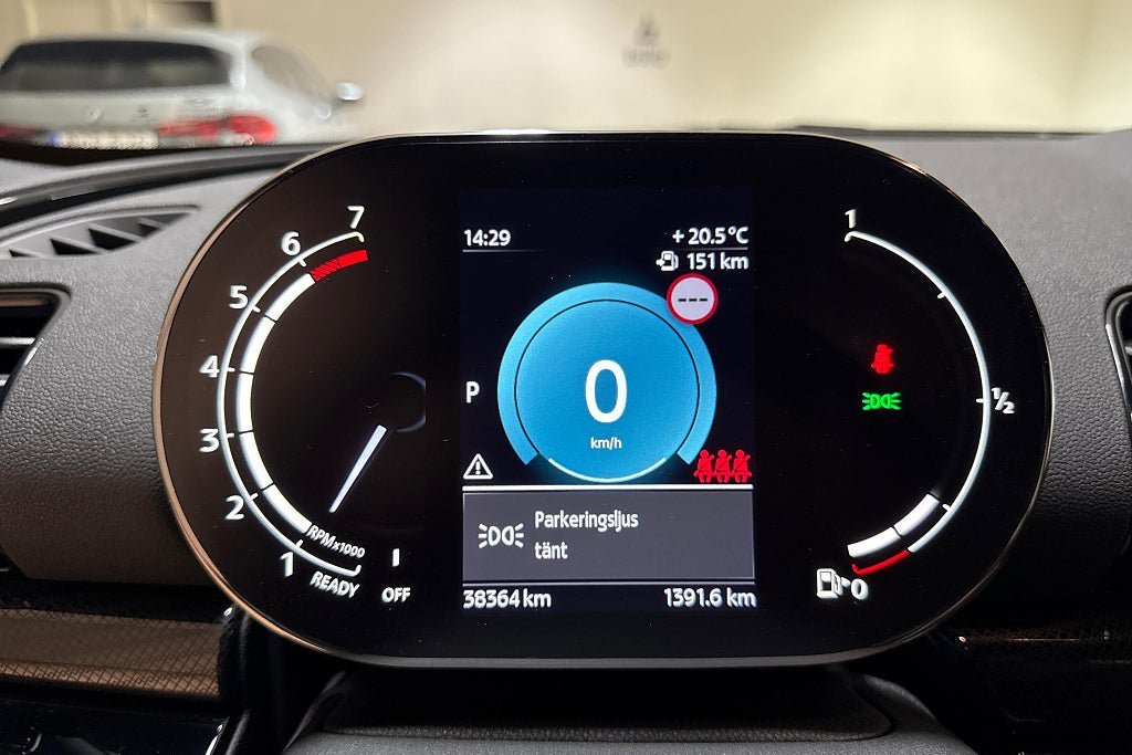 Vehicle Image 12