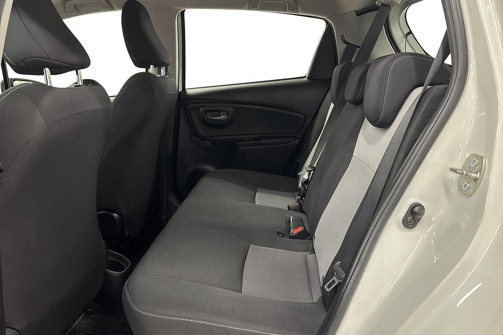 Vehicle Image 16