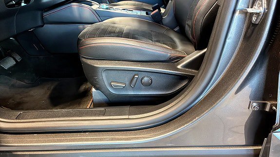 Vehicle Image 17