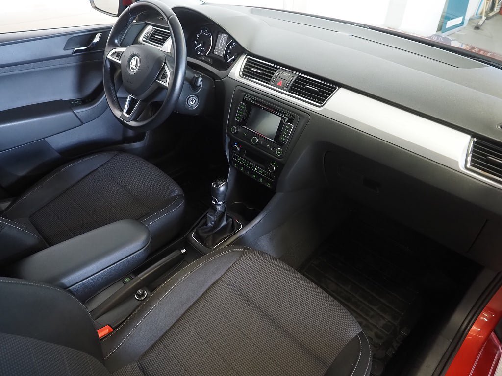 Vehicle Image 9