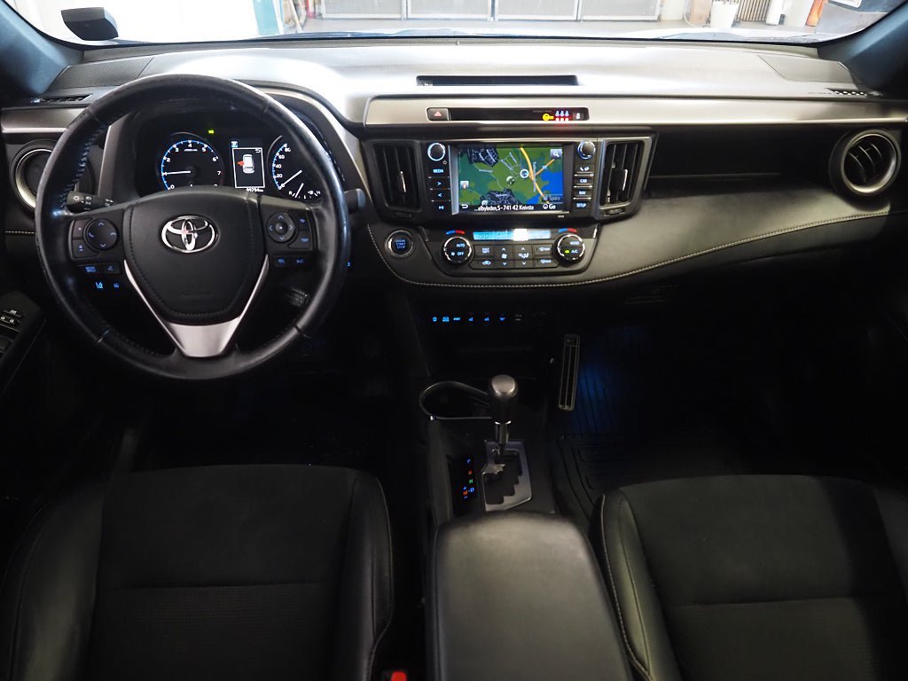 Vehicle Image 15