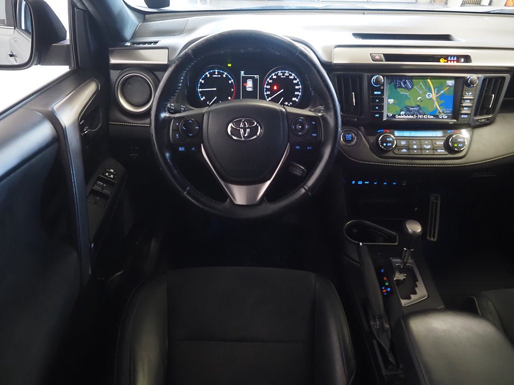 Vehicle Image 16