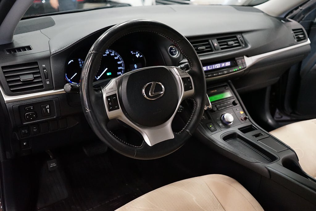 Vehicle Image 8